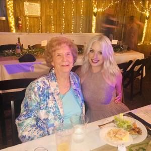 Meet your Posher, Dana